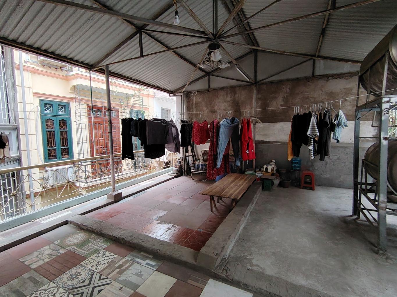 Bán nhà Đê La Thành - diện tích 39,3m2 3 tầng - Mặt tiền rộng, ba gác tránh - giá 7,7 tỷ