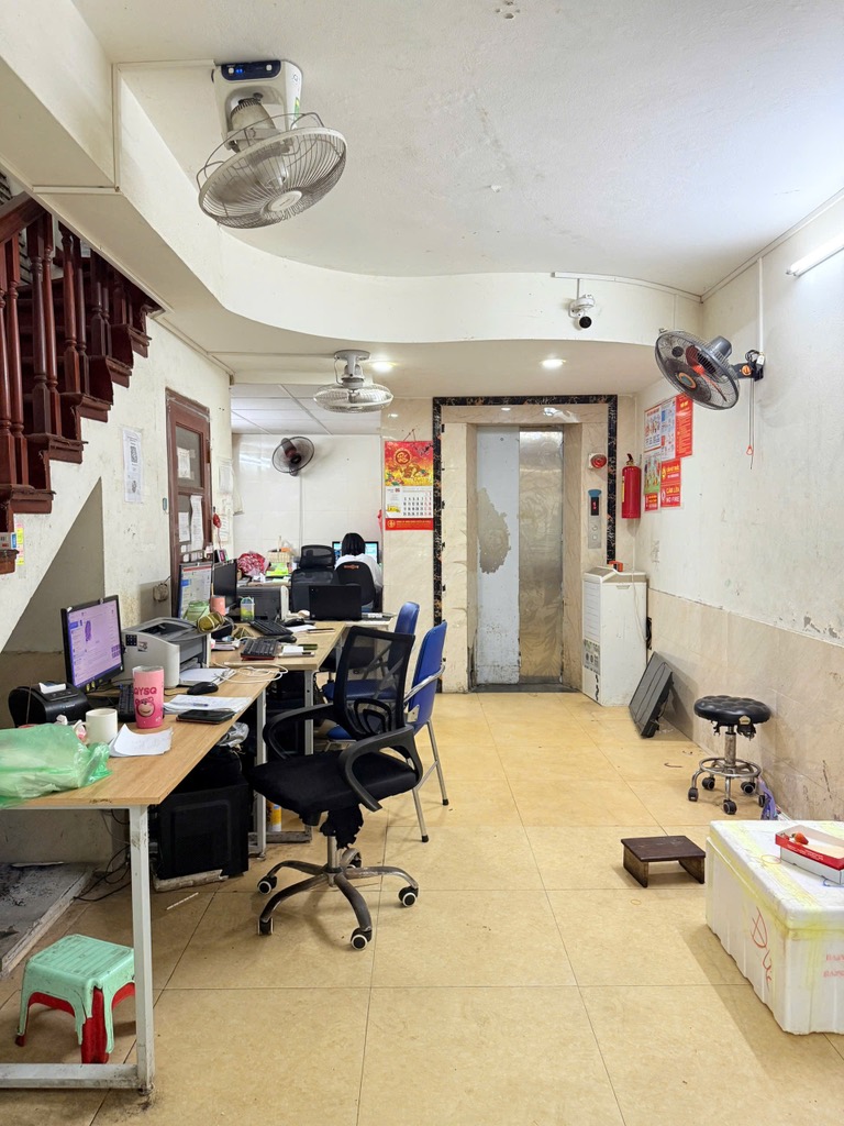 Bán nhà Giải Phóng - diện tích 54m2 7 tầng - Ô TÔ TRÁNH - giá 22,8 tỷ