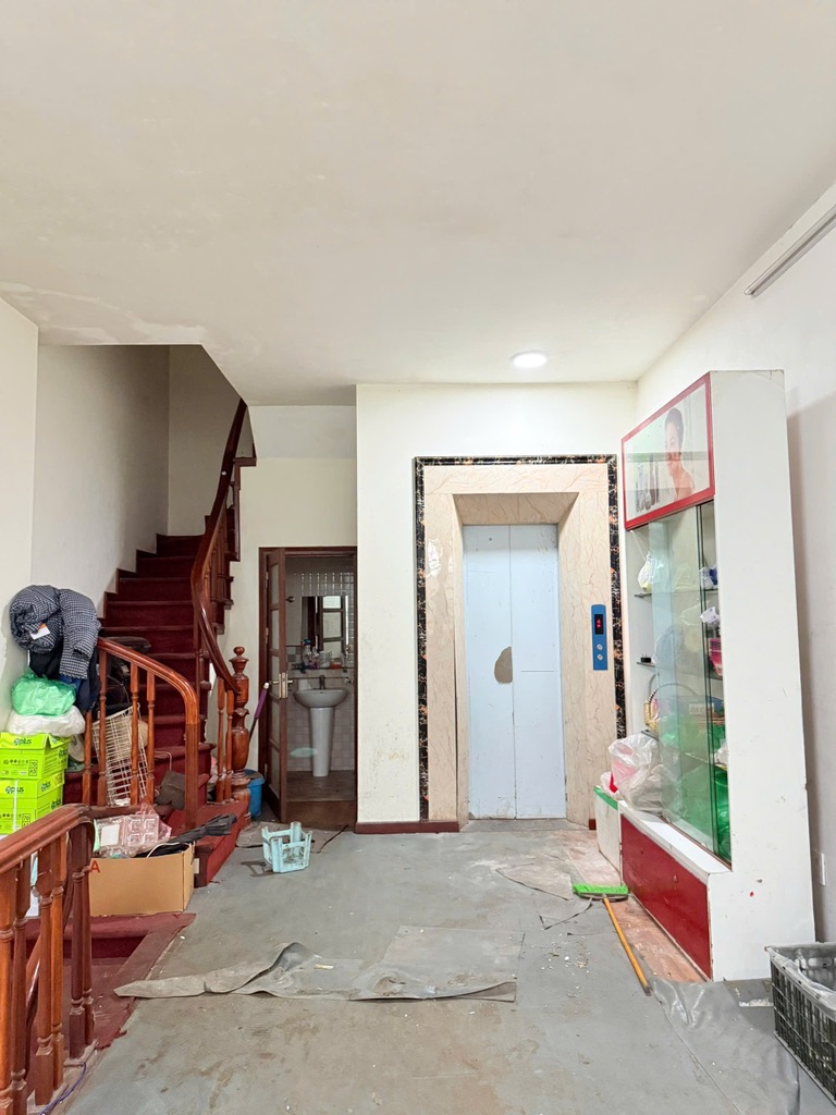 Bán nhà Giải Phóng - diện tích 54m2 7 tầng - Ô TÔ TRÁNH - giá 22,8 tỷ