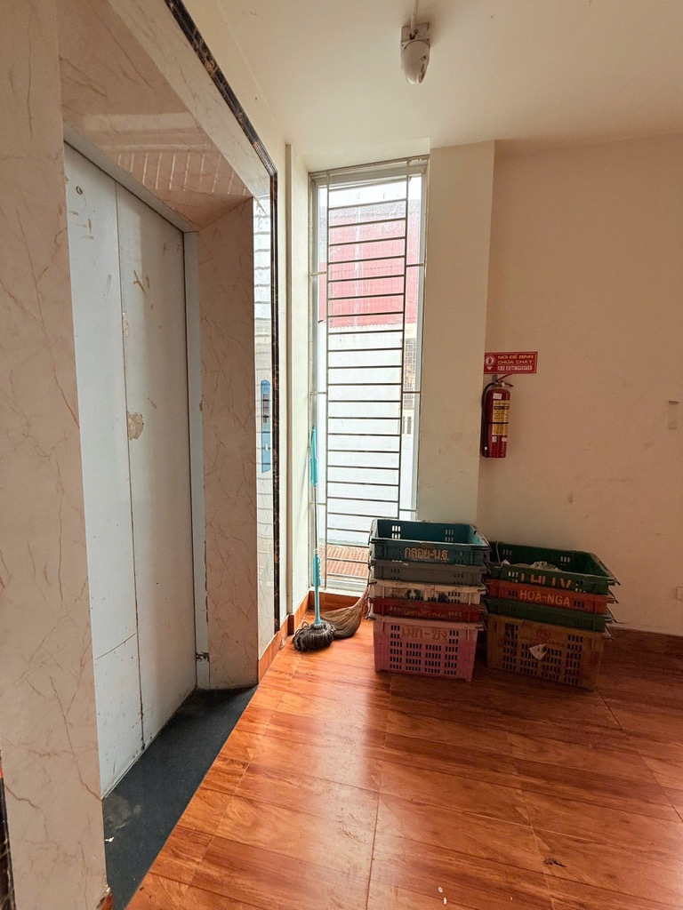 Bán nhà Giải Phóng - diện tích 54m2 7 tầng - Ô TÔ TRÁNH - giá 22,8 tỷ