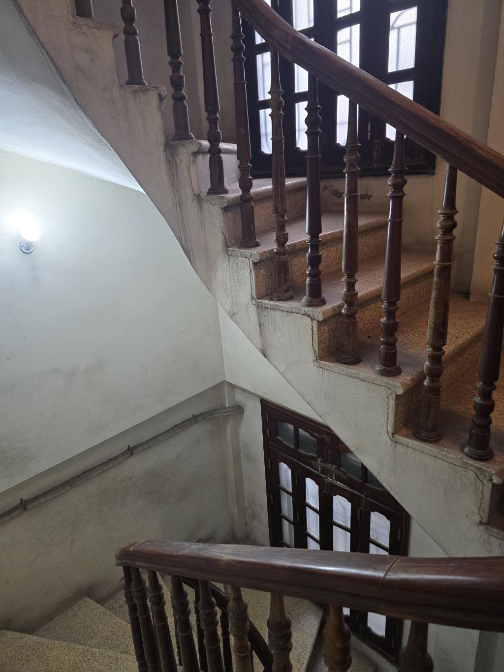 Bán nhà Kim Ngưu - diện tích 43,9m2 5 tầng - Nhà dân xây chắc chắn, vừa ở vừa kinh doanh - giá 11,5 tỷ