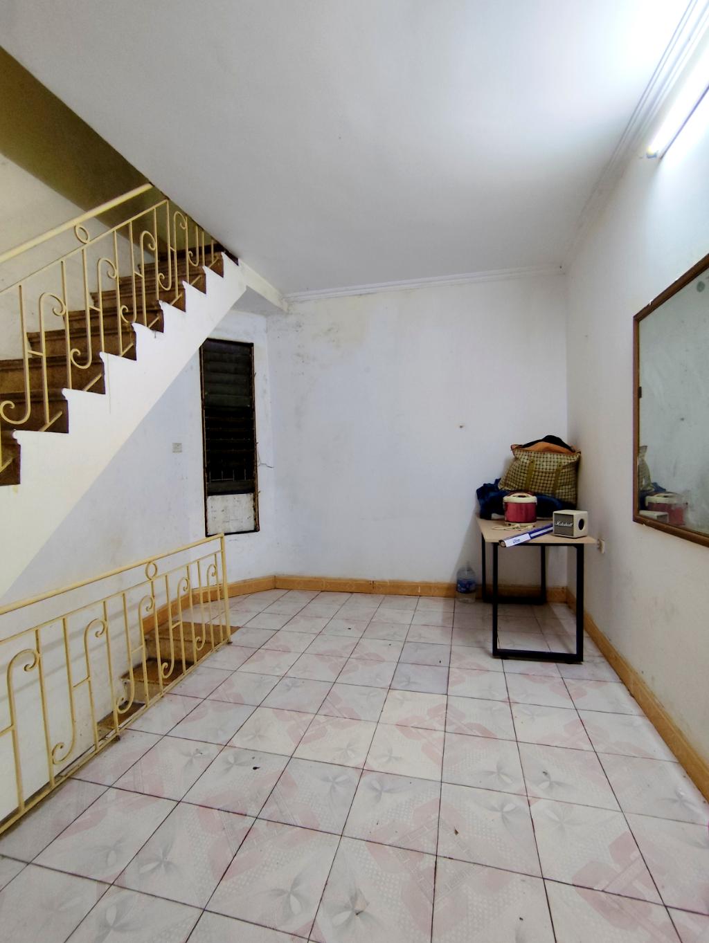 Bán nhà Ngõ 218 Khâm Thiên - 25m2 x 5 tầng - gần chợ, tiện giao thông - giá 3.7 tỷ