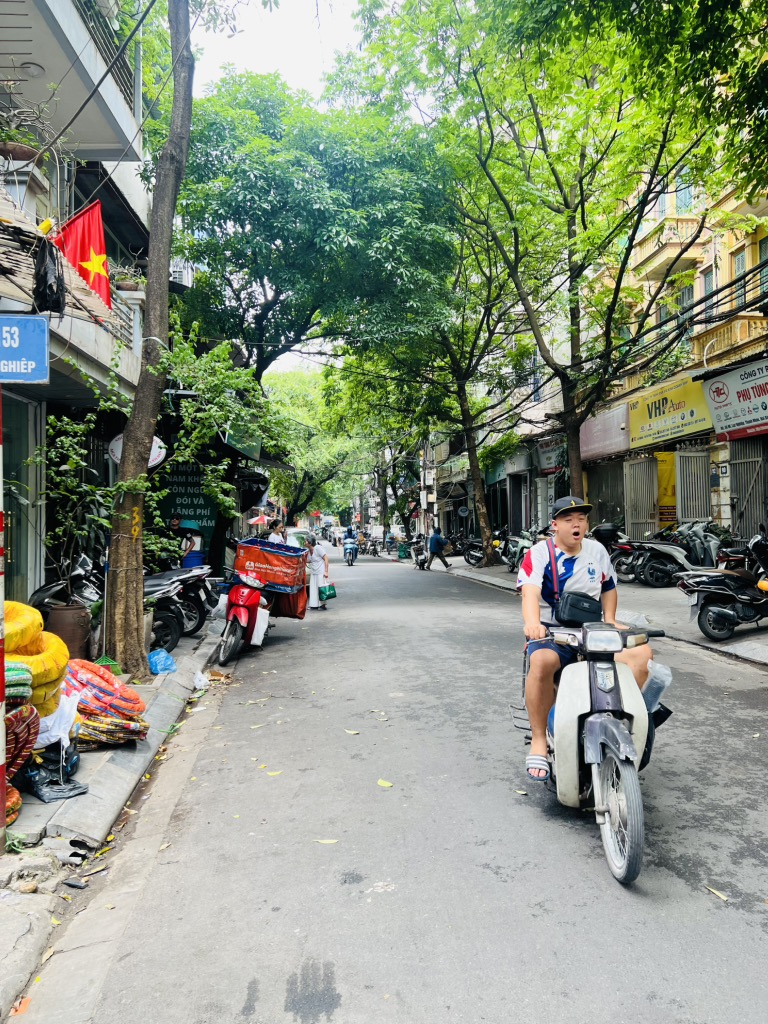 Bán nhà Lạc Nghiệp - diện tích 32m2 3 tầng - MẶT PHỐ - VỈA HÈ KINH DOANH - giá 6,4 tỷ