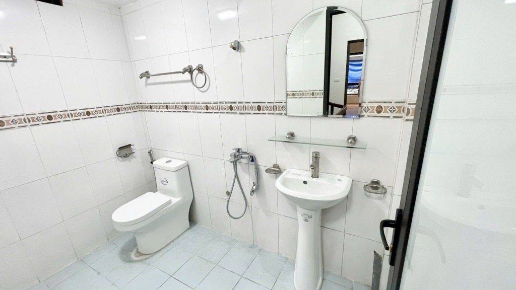 Bán nhà Đền Lừ 2 - diện tích 30m2 5 tầng - Ô TÔ TRÁNH - giá 15 tỷ