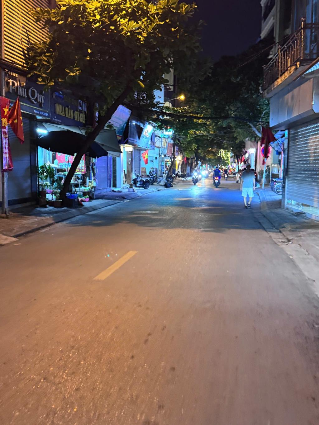 Bán nhà Nguyễn Ngọc Nại - diện tích 77m2 3 tầng - ô tô đỗ cửa - giá 20,5 tỷ