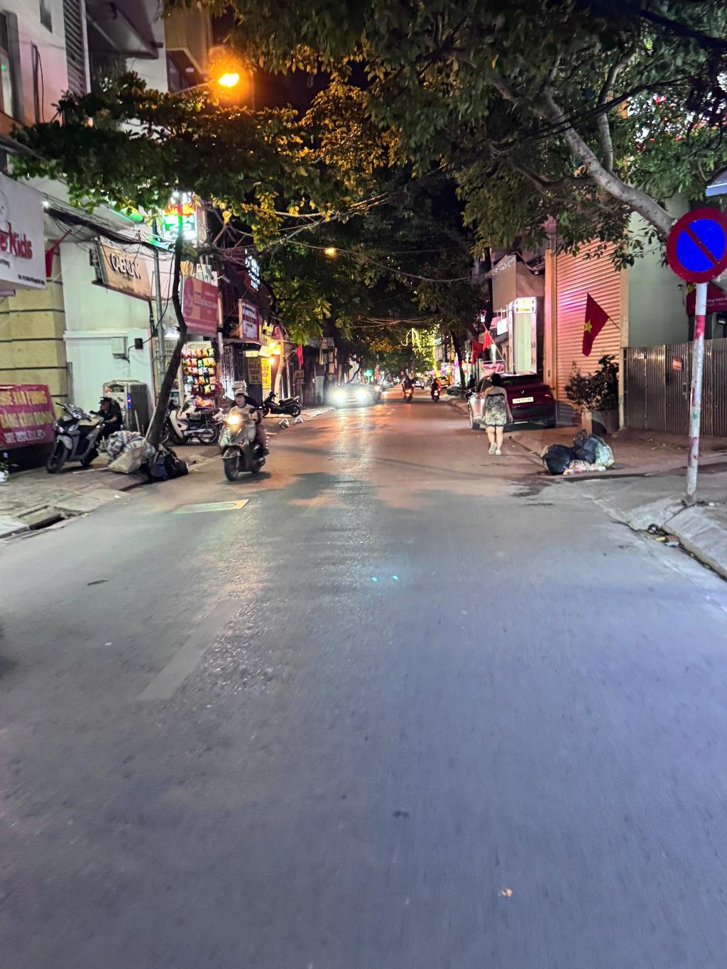 Bán nhà Nguyễn Ngọc Nại - diện tích 77m2 3 tầng - ô tô đỗ cửa - giá 20,5 tỷ