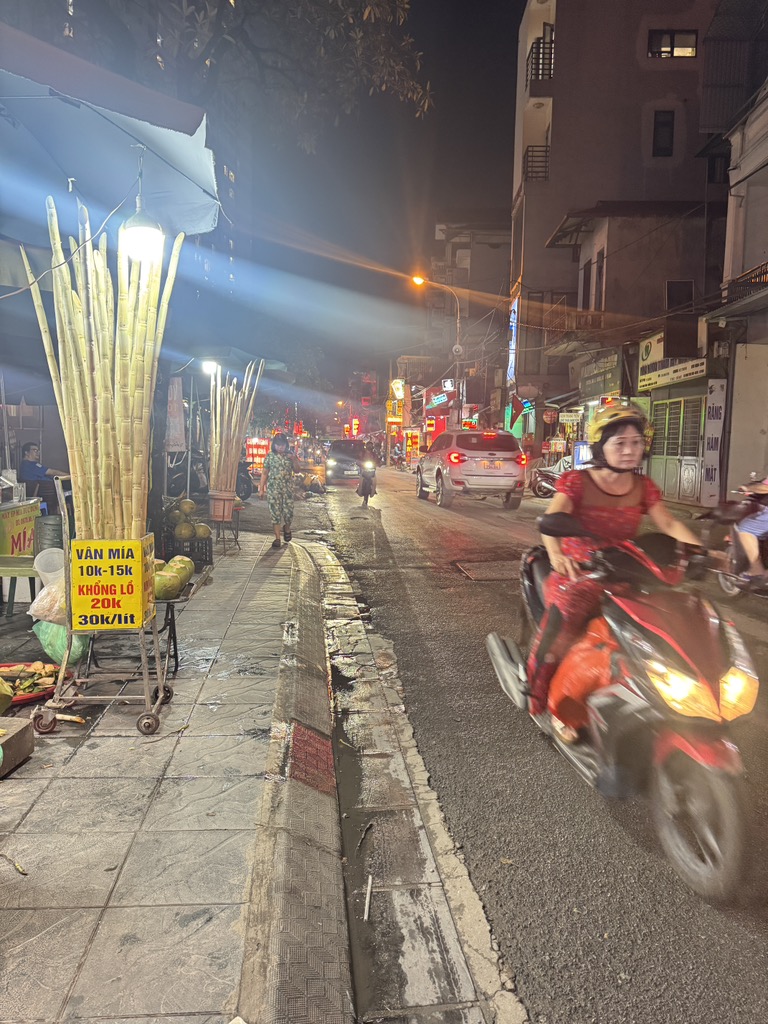 Bán nhà Định Công - diện tích 84m2 2 tầng - Mặt phố kinh doanh sầm uất - giá 21,2 tỷ