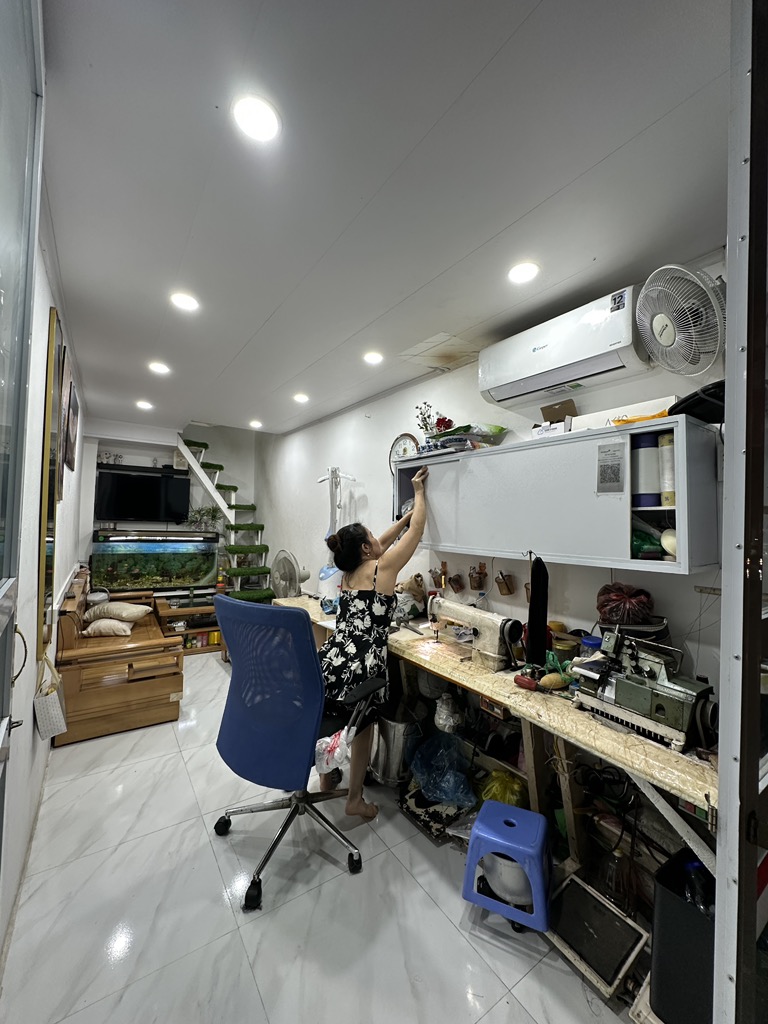 Bán nhà Mai Động - diện tích 10m2 2 tầng - Kiot 11M - giá 1,7 tỷ