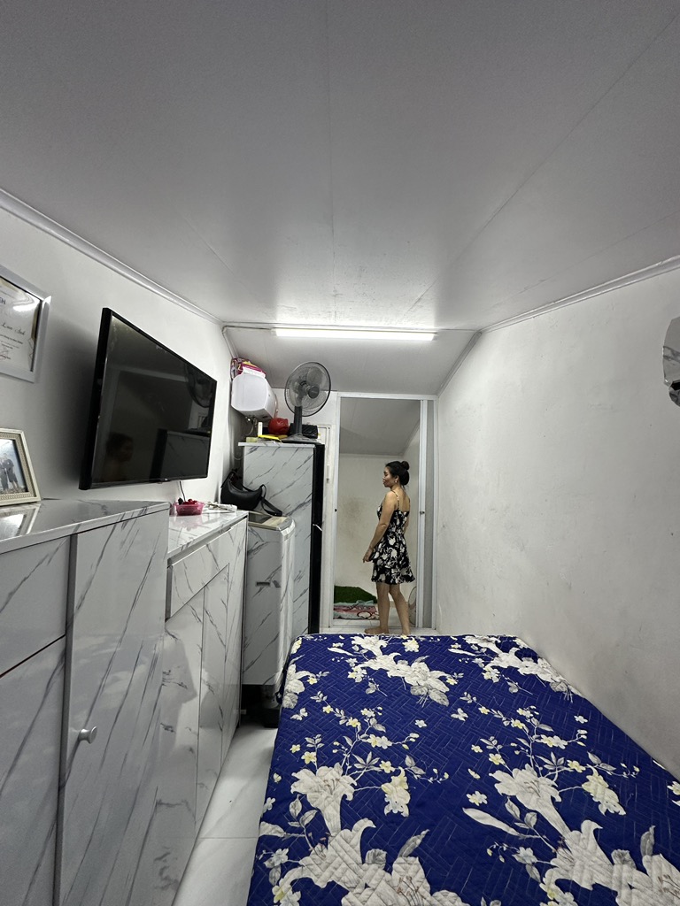 Bán nhà Mai Động - diện tích 10m2 2 tầng - Kiot 11M - giá 1,7 tỷ