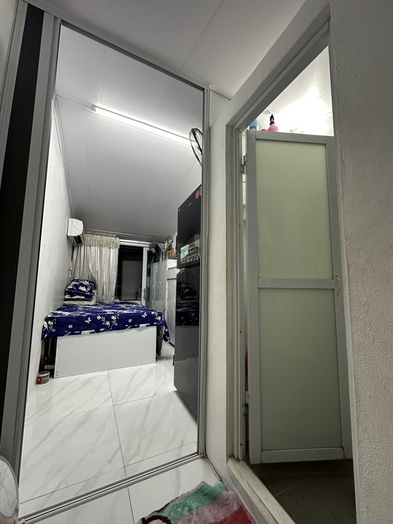 Bán nhà Mai Động - diện tích 10m2 2 tầng - Kiot 11M - giá 1,7 tỷ