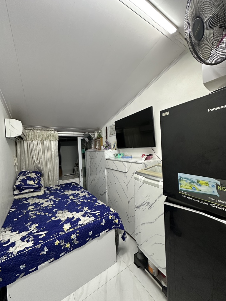 Bán nhà Mai Động - diện tích 10m2 2 tầng - Kiot 11M - giá 1,7 tỷ