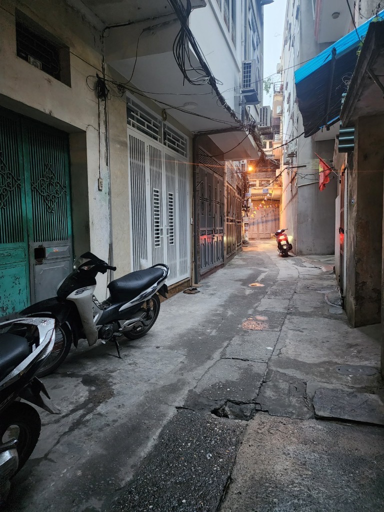 Bán nhà Hoàng Mai - 28m2 2,5 tầng - gần Ô tô - giá nhỉnh 5 tỷ