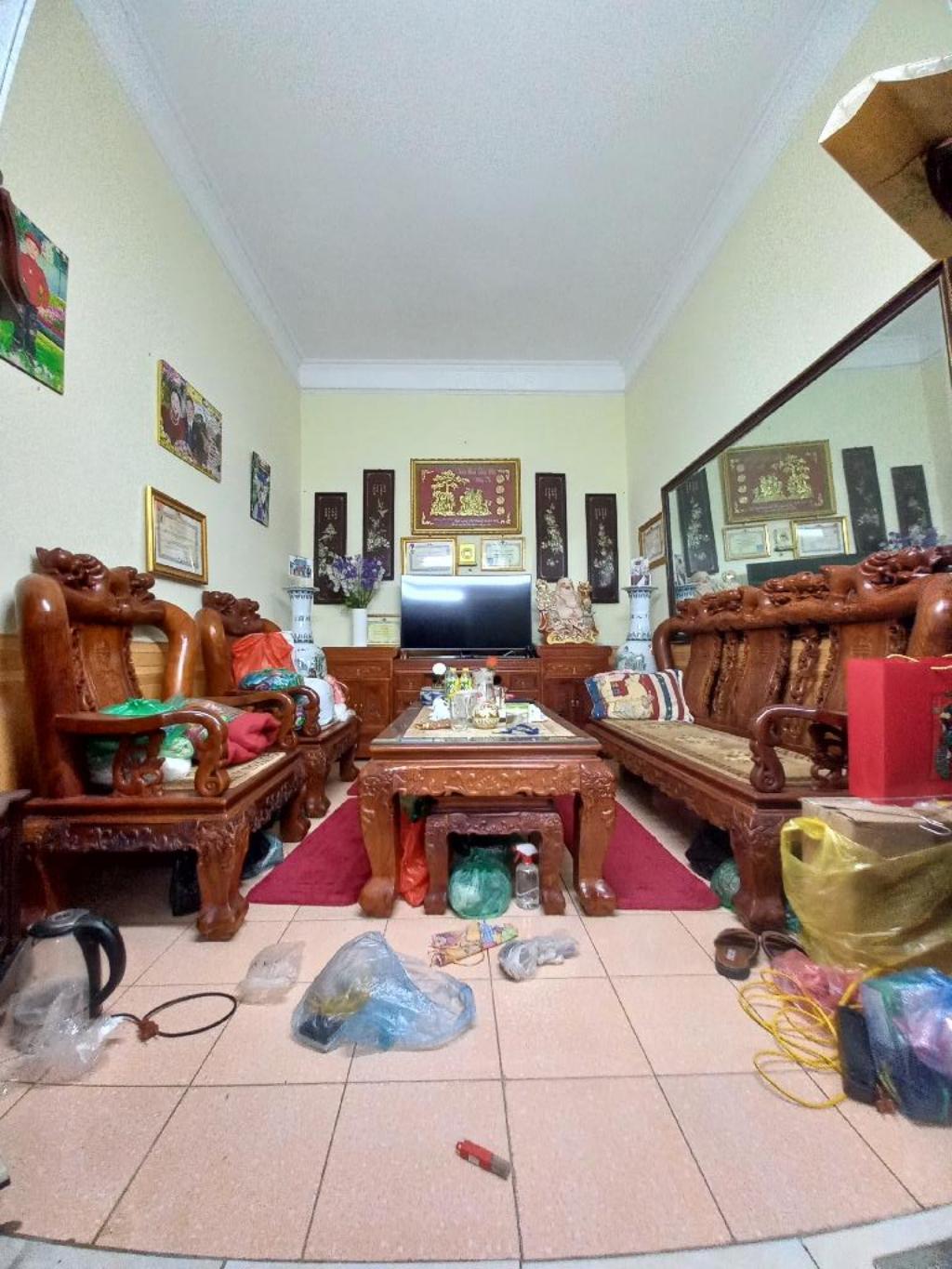 Bán nhà Ngõ Tự Do - diện tích 93.1m2 4 tầng - ô tô tránh - giá 24 tỷ