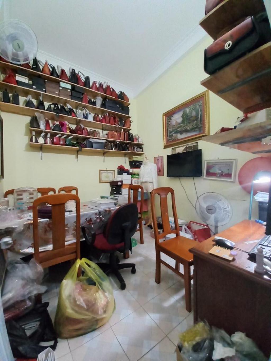 Bán nhà Ngõ Tự Do - diện tích 93.1m2 4 tầng - ô tô tránh - giá 24 tỷ