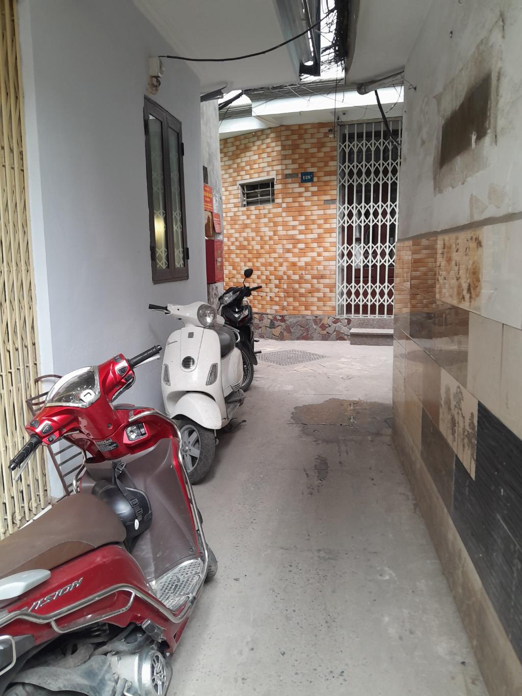 Bán nhà Đê Tô Hoàng - diện tích 50.5m2 2 tầng - Nhà siêu hot, gần Bạch Mai - giá 7,9 tỷ