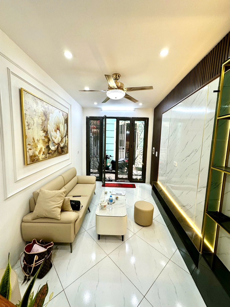 Bán nhà Minh Khai - 18m2 x 5 tầng - 2 mặt thoáng - 50m ra phố - giá 5,5 tỷ