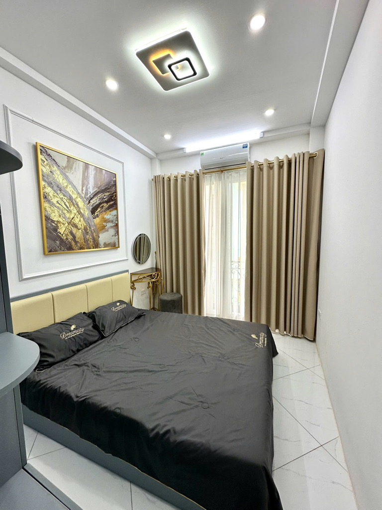 Bán nhà Minh Khai - 18m2 x 5 tầng - 2 mặt thoáng - 50m ra phố - giá 5,5 tỷ