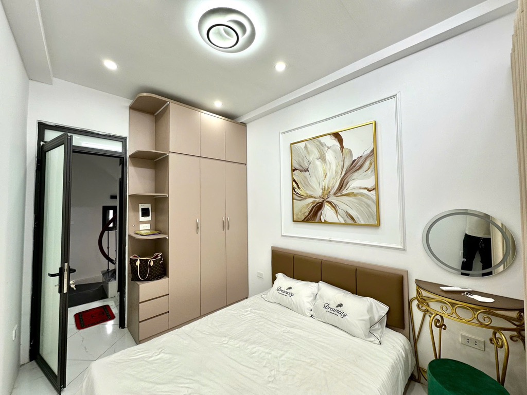 Bán nhà Minh Khai - 18m2 x 5 tầng - 2 mặt thoáng - 50m ra phố - giá 5,5 tỷ