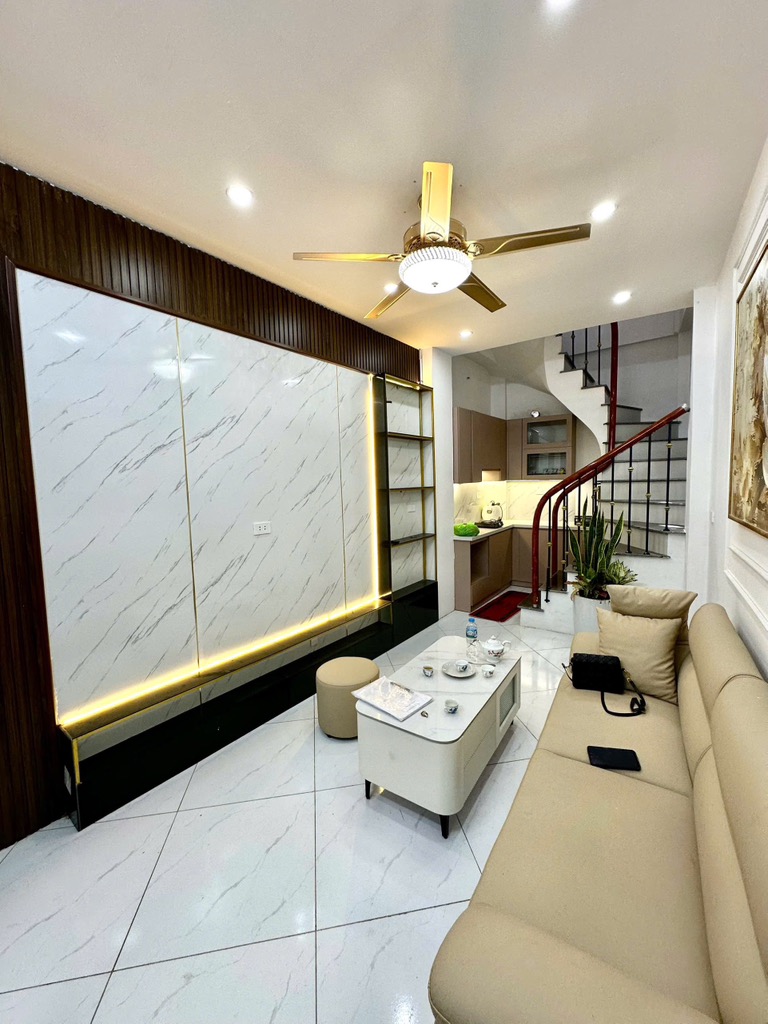 Bán nhà Minh Khai - 18m2 x 5 tầng - 2 mặt thoáng - 50m ra phố - giá 5,5 tỷ