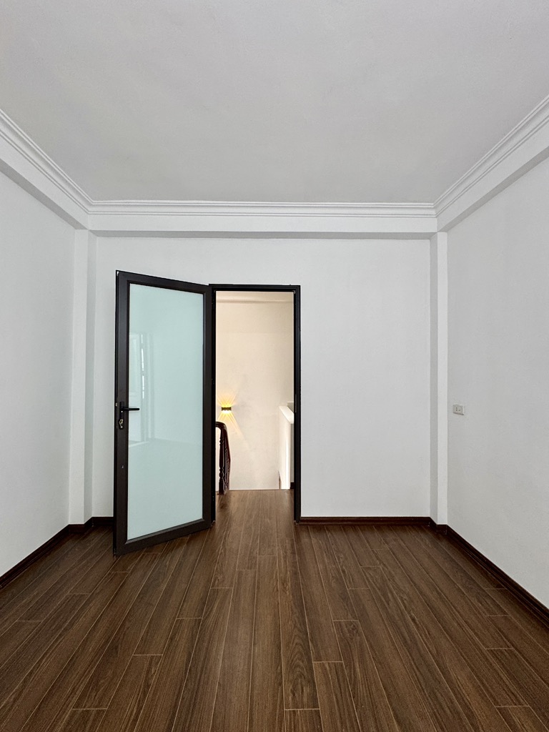 Bán nhà Nguyễn Đức Cảnh - 23m2 5 tầng - gần Ô TÔ - giá 5.x tỷ