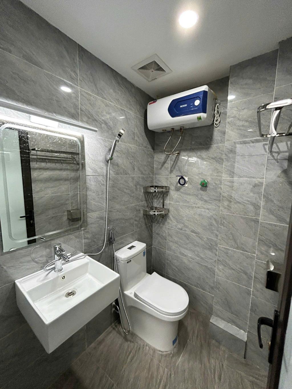 Bán nhà Ngõ Chợ Khâm Thiên - diện tích 48m2 7 tầng - Cực hiếm - giá 15,1 tỷ