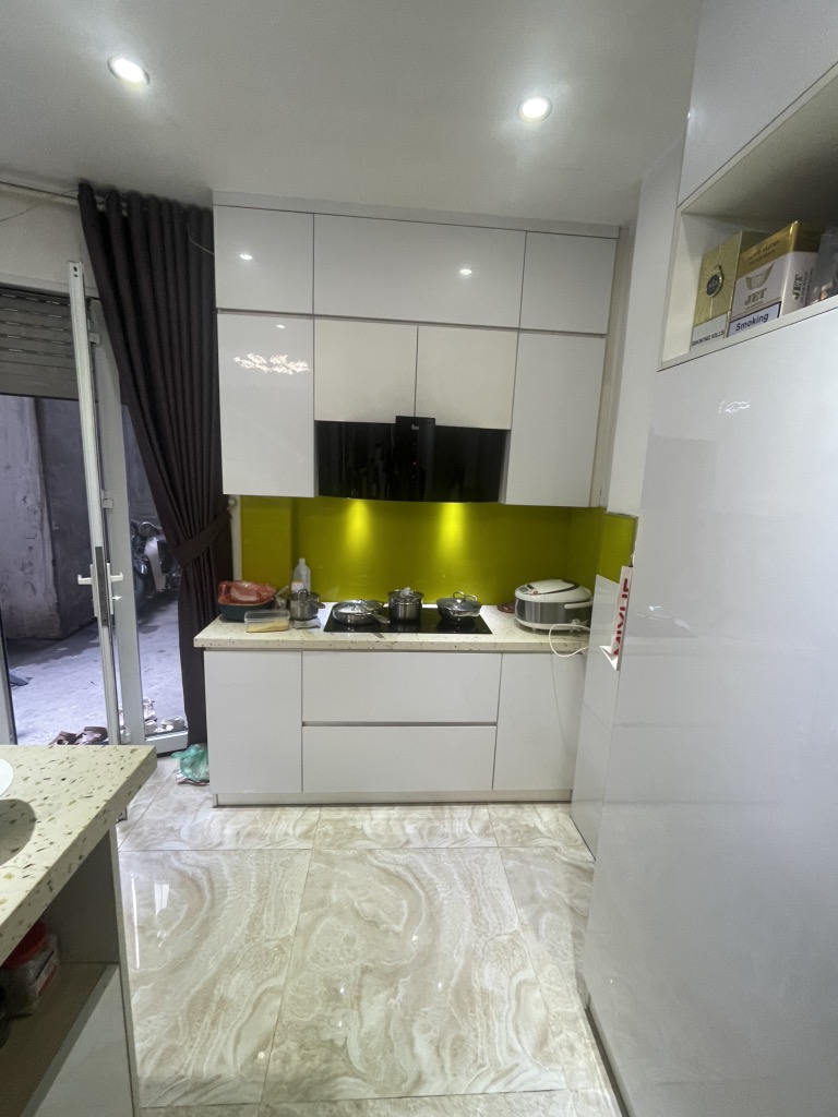 Bán nhà Nguyễn Ái Quốc - diện tích 40m2 4 tầng - ô tô đỗ cửa - giá 18 tỷ