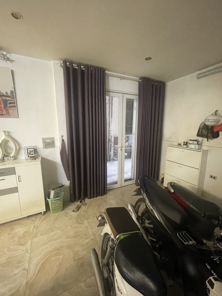 Bán nhà Nguyễn Ái Quốc - diện tích 40m2 4 tầng - ô tô đỗ cửa - giá 18 tỷ