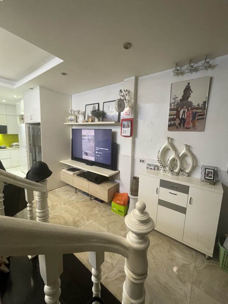 Bán nhà Nguyễn Ái Quốc - diện tích 40m2 4 tầng - ô tô đỗ cửa - giá 18 tỷ