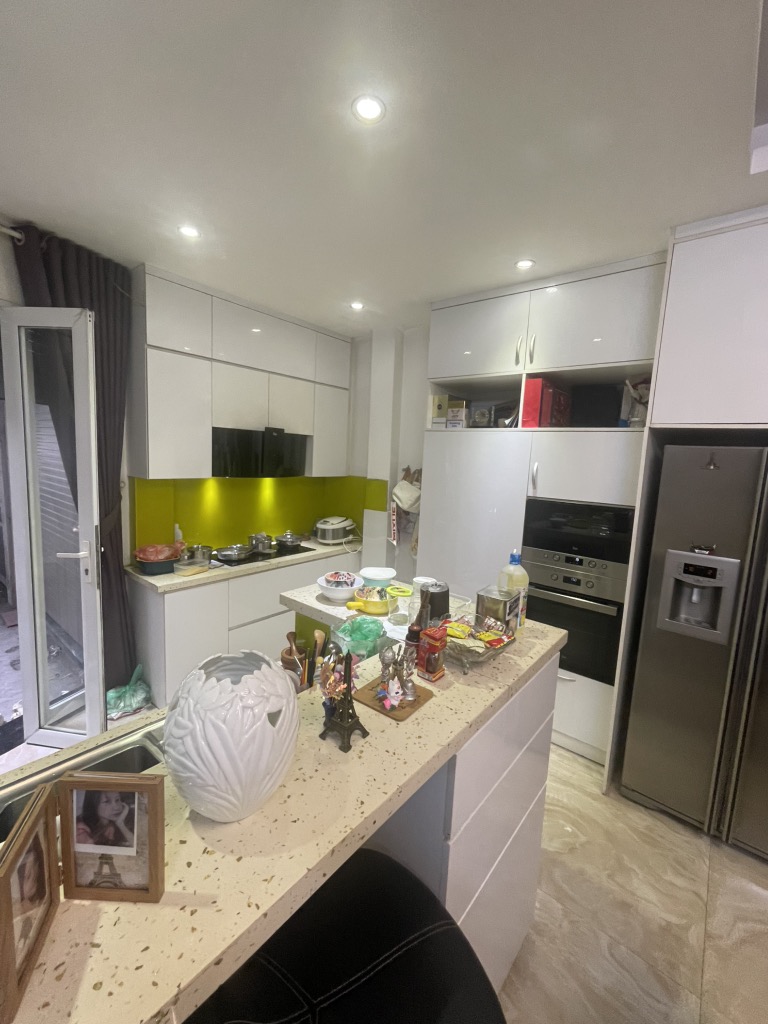 Bán nhà Nguyễn Ái Quốc - diện tích 40m2 4 tầng - ô tô đỗ cửa - giá 18 tỷ