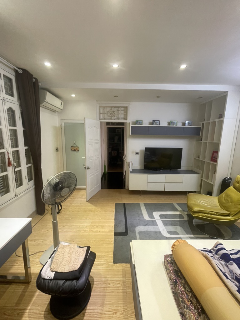 Bán nhà Nguyễn Ái Quốc - diện tích 40m2 4 tầng - ô tô đỗ cửa - giá 18 tỷ