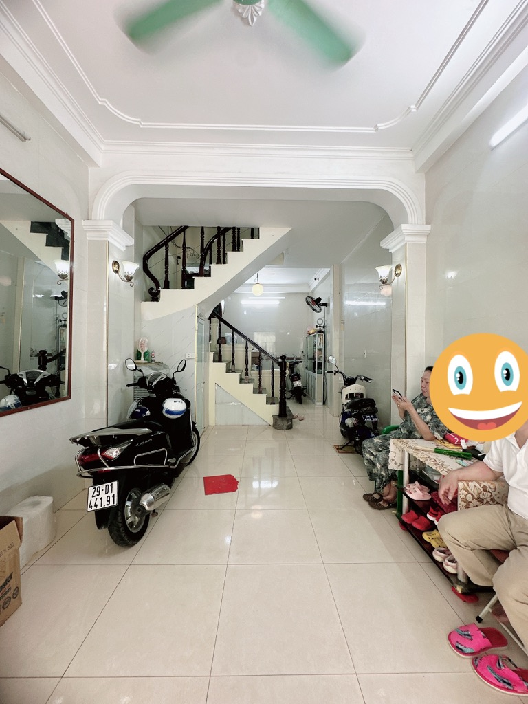 Bán nhà Tân Mai - diện tích 18m2 4 tầng - Ô TÔ QUA - giá 9,5 tỷ