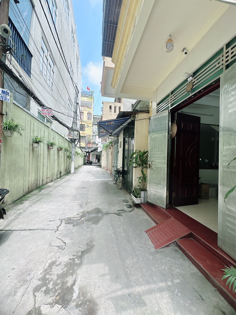 Bán nhà Tân Mai - diện tích 18m2 4 tầng - Ô TÔ QUA - giá 9,5 tỷ