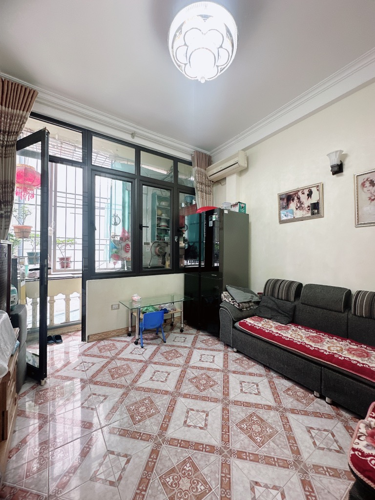 Bán nhà Tân Mai - diện tích 18m2 4 tầng - Ô TÔ QUA - giá 9,5 tỷ