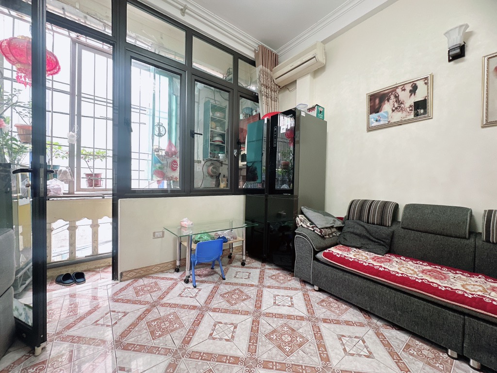 Bán nhà Tân Mai - diện tích 18m2 4 tầng - Ô TÔ QUA - giá 9,5 tỷ