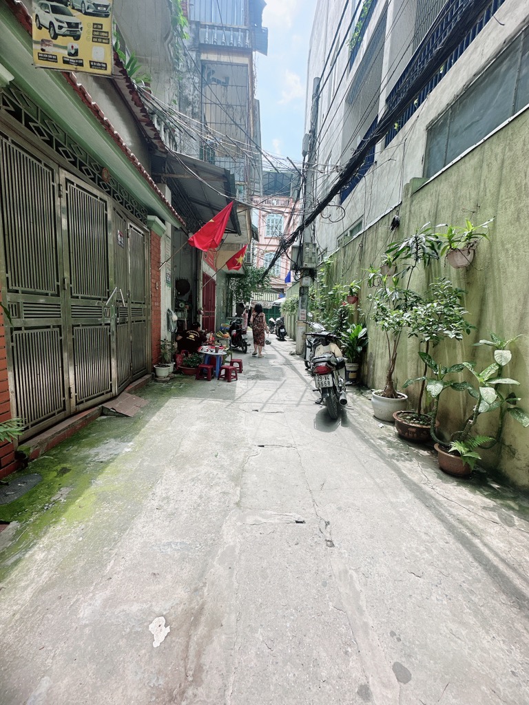 Bán nhà Tân Mai - diện tích 18m2 4 tầng - Ô TÔ QUA - giá 9,5 tỷ