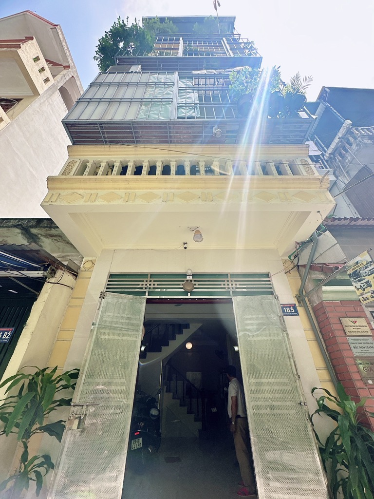 Bán nhà Tân Mai - diện tích 18m2 4 tầng - Ô TÔ QUA - giá 9,5 tỷ