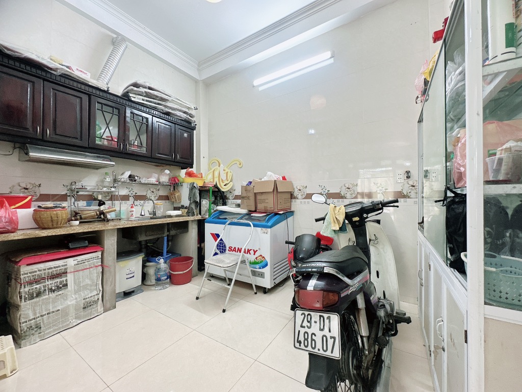 Bán nhà Tân Mai - diện tích 18m2 4 tầng - Ô TÔ QUA - giá 9,5 tỷ