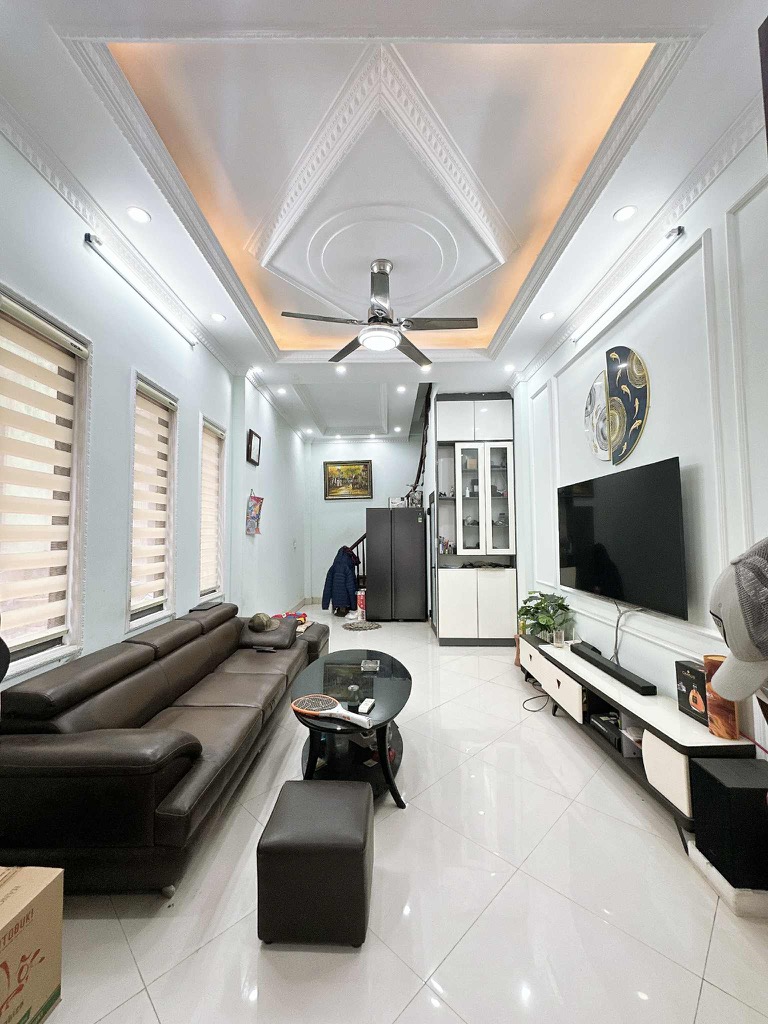 Bán nhà Minh Khai - 39m2 - 5 tầng - lô góc, ô tô đỗ cửa, nhà dân xây - nhỉnh 8 tỷ
