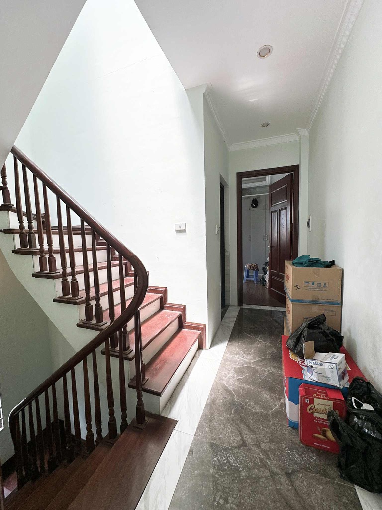 Bán nhà Minh Khai - 39m2 - 5 tầng - lô góc, ô tô đỗ cửa, nhà dân xây - nhỉnh 8 tỷ