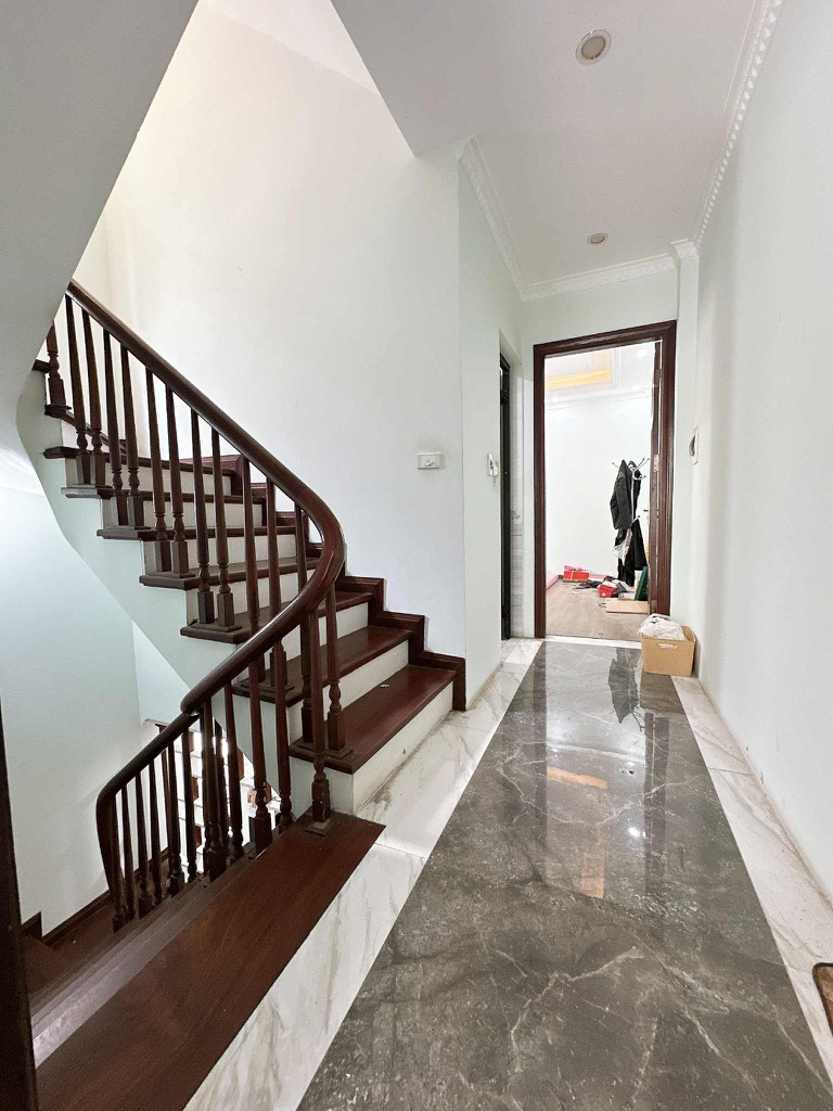 Bán nhà Minh Khai - 39m2 - 5 tầng - lô góc, ô tô đỗ cửa, nhà dân xây - nhỉnh 8 tỷ