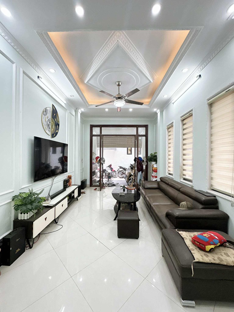 Bán nhà Minh Khai - 39m2 - 5 tầng - lô góc, ô tô đỗ cửa, nhà dân xây - nhỉnh 8 tỷ