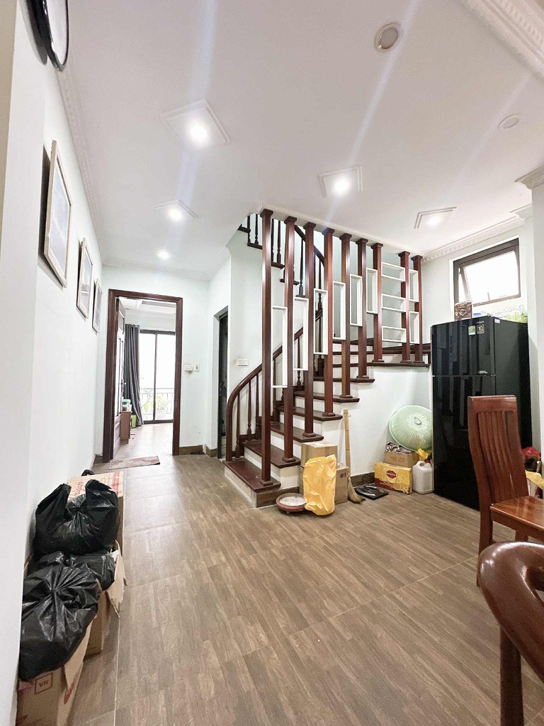 Bán nhà Minh Khai - 39m2 - 5 tầng - lô góc, ô tô đỗ cửa, nhà dân xây - nhỉnh 8 tỷ