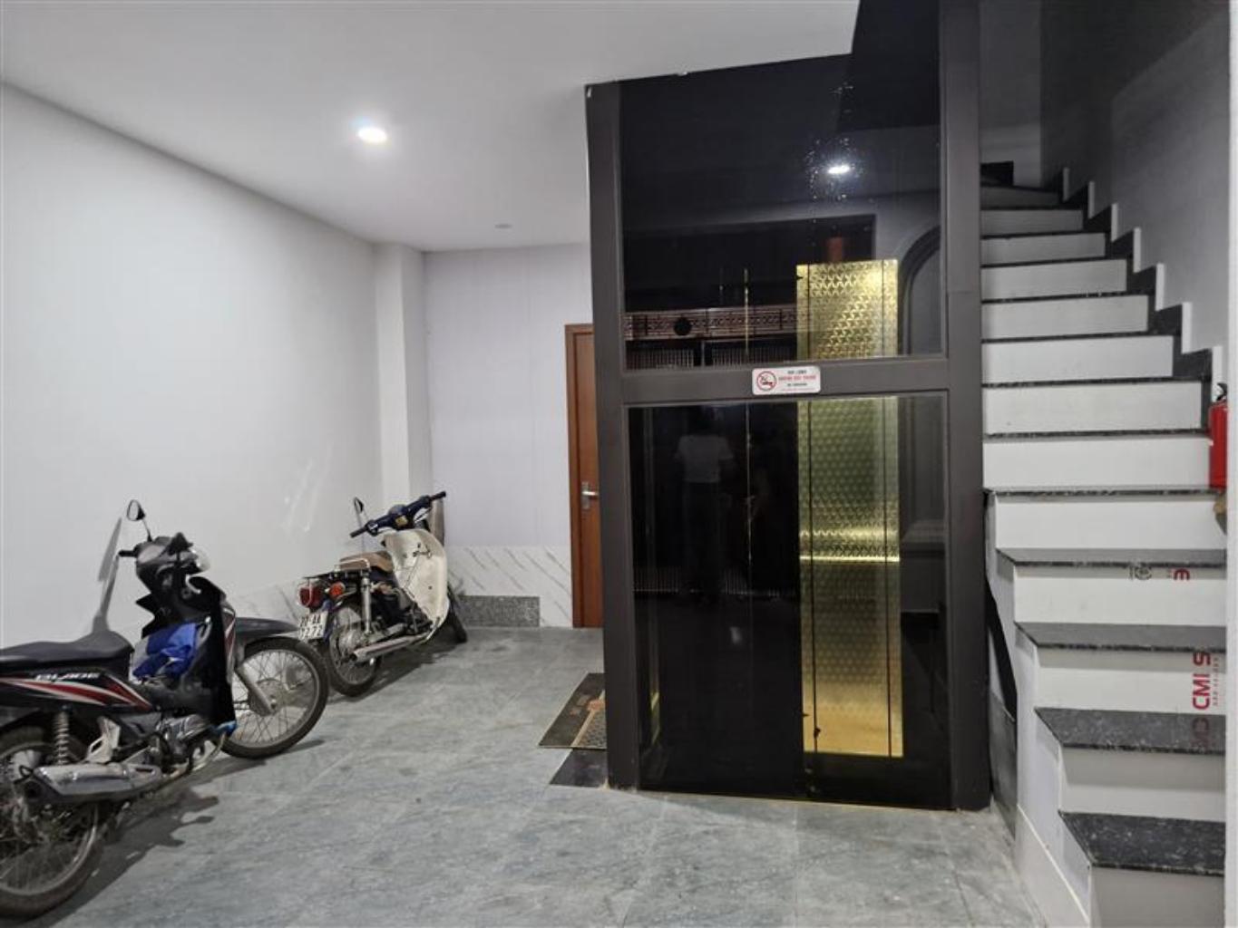 Bán nhà Hoàng Văn Thái - diện tích 51m2 5 tầng - Ô TÔ - giá Nhỉnh 18 tỷ