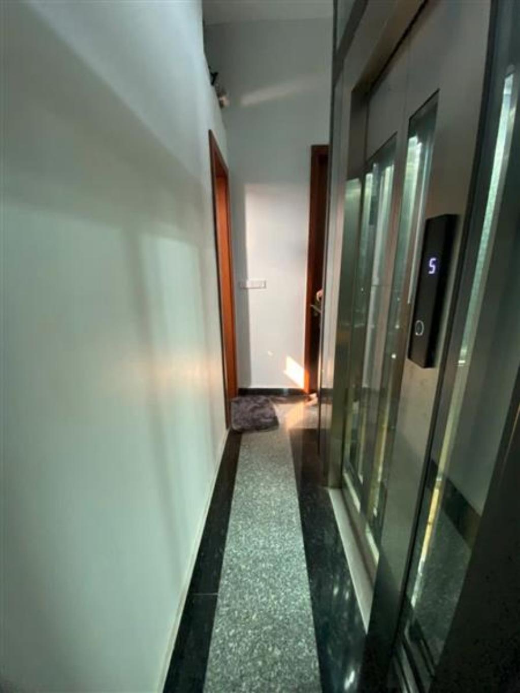 Bán nhà Hoàng Văn Thái - diện tích 51m2 5 tầng - Ô TÔ - giá Nhỉnh 18 tỷ