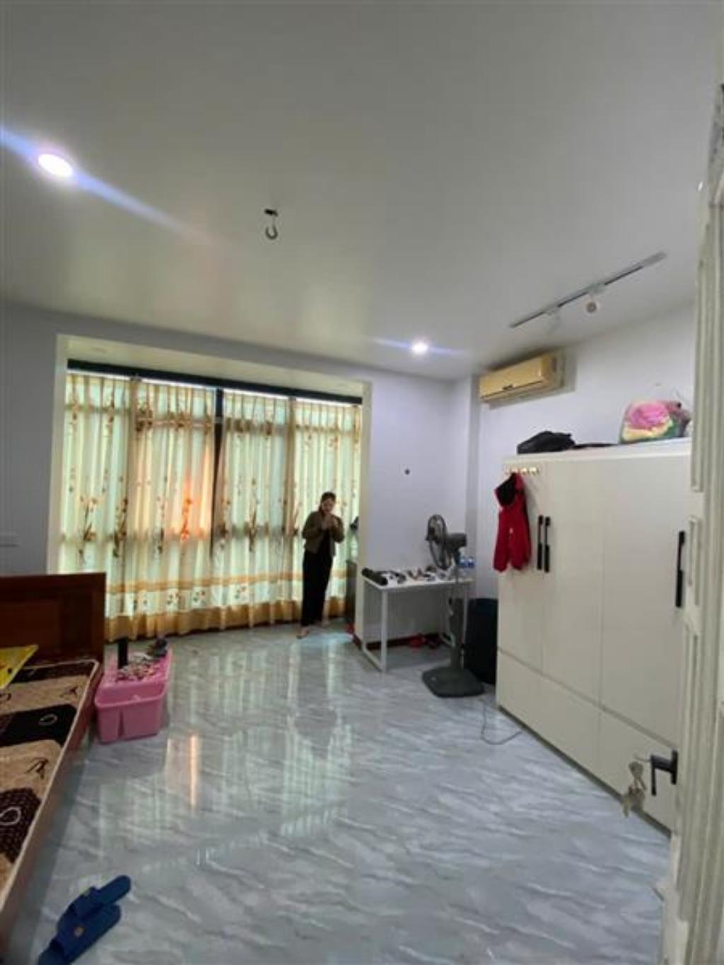 Bán nhà Hoàng Văn Thái - diện tích 51m2 5 tầng - Ô TÔ - giá Nhỉnh 18 tỷ