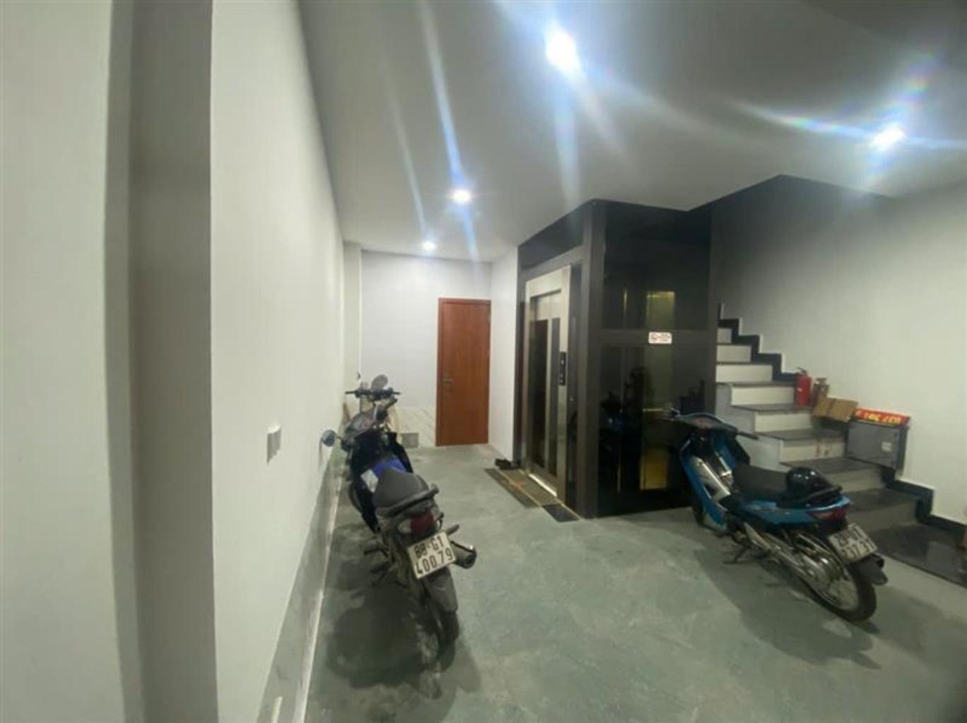 Bán nhà Hoàng Văn Thái - diện tích 51m2 5 tầng - Ô TÔ - giá Nhỉnh 18 tỷ