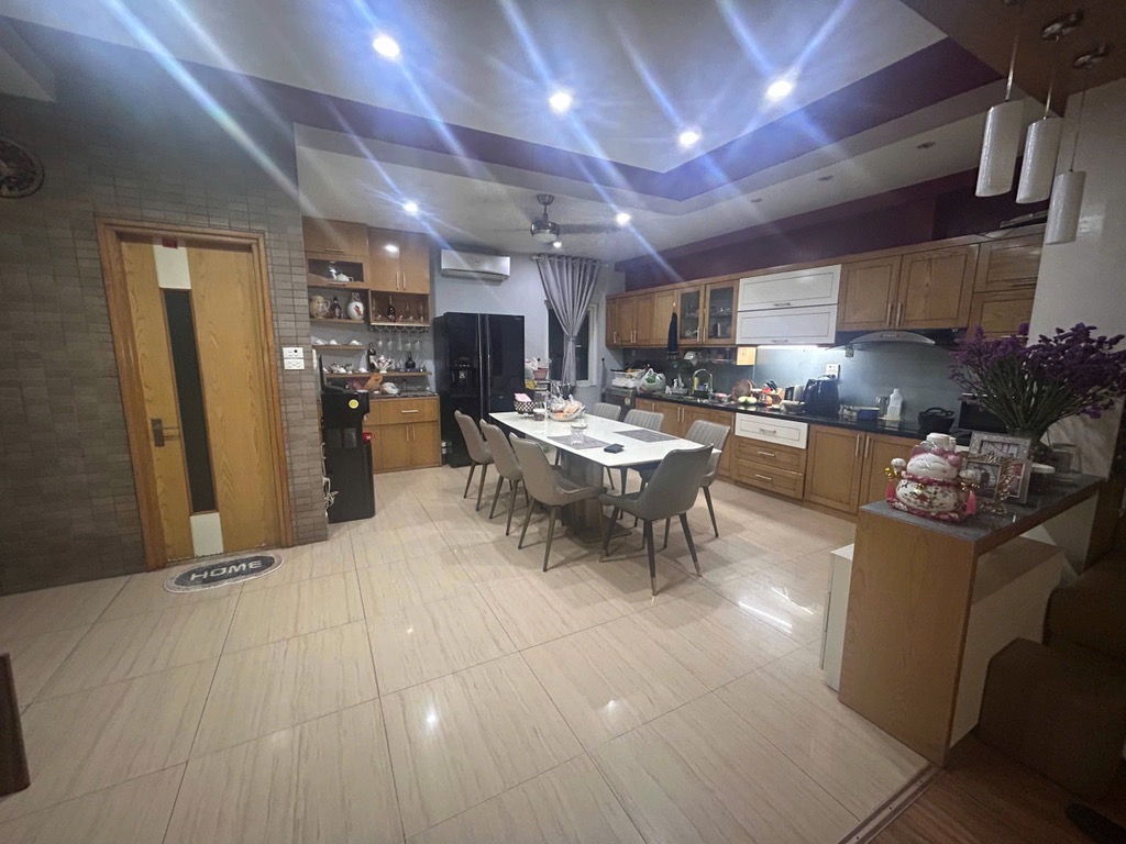 Bán nhà Minh Khai - diện tích 71,5m2 6 tầng - ô tô tránh - giá 20 tỷ