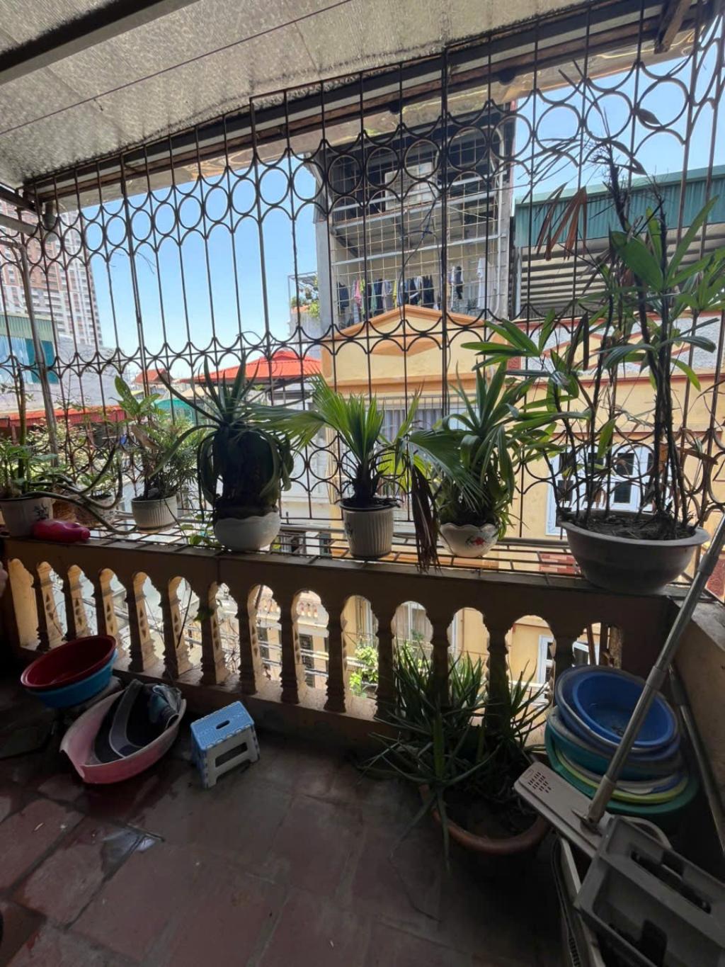 Bán nhà Tân Mai - diện tích 12m2 4 tầng - ô tô tránh - giá 3,8 tỷ