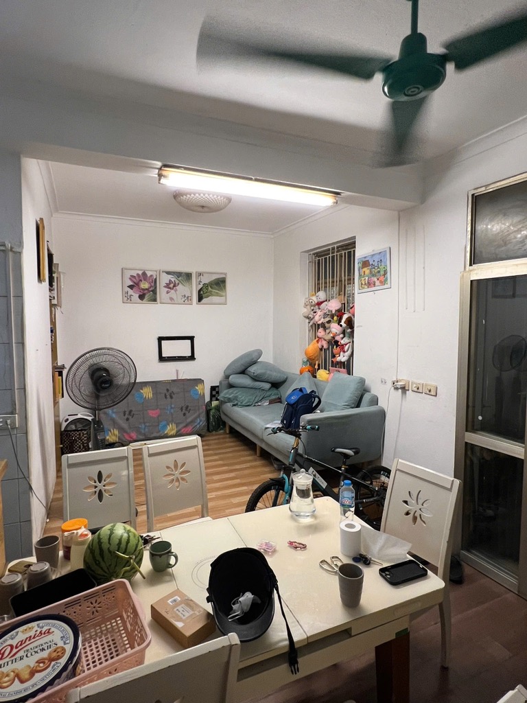 Bán nhà Kim Liên - diện tích 27.3m2 2 tầng - Nhà cũ, ngõ thông - giá 3,3 tỷ