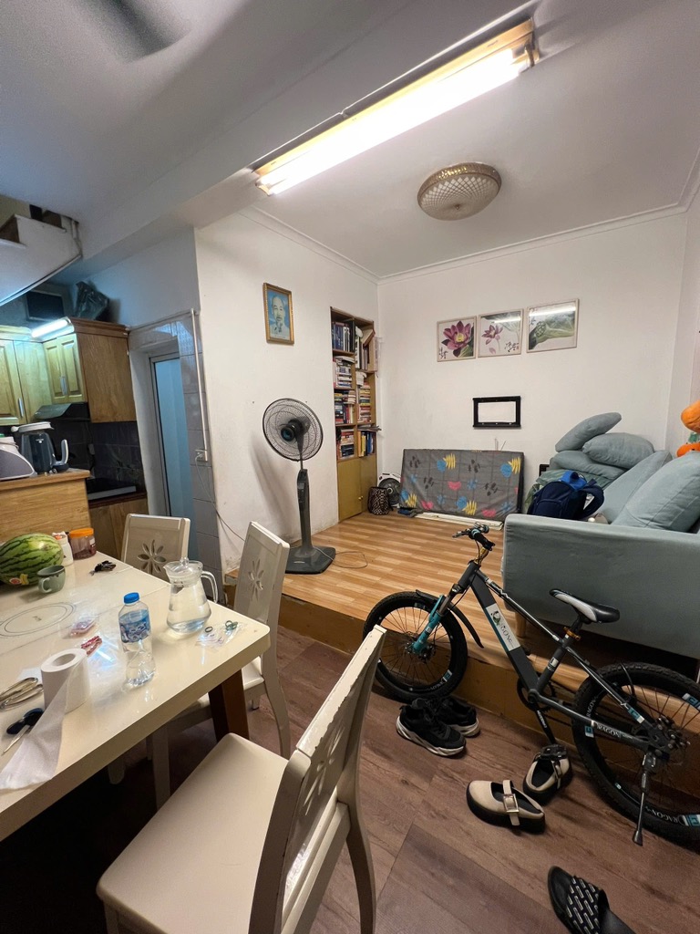 Bán nhà Kim Liên - diện tích 27.3m2 2 tầng - Nhà cũ, ngõ thông - giá 3,3 tỷ